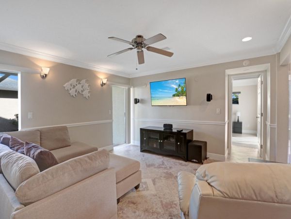 Cape Coral Vacation Home Four Bedrooms Sleeps 8 Canal Views