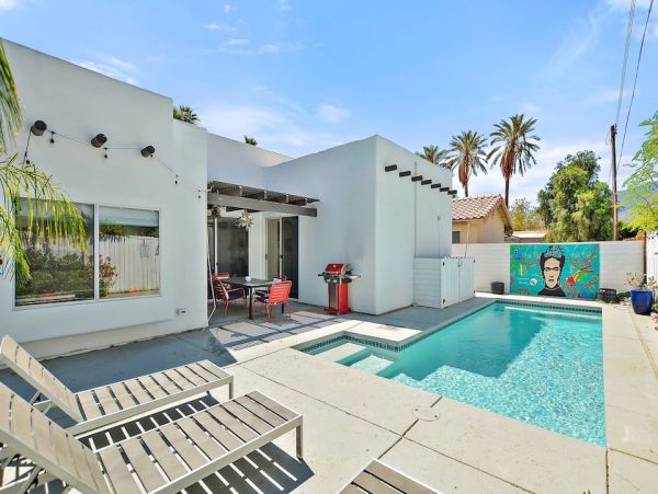 La Quinta 3 Bedroom Home with Deck & Pool