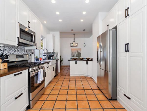 La Quinta 3 Bedroom Home with Deck & Pool
