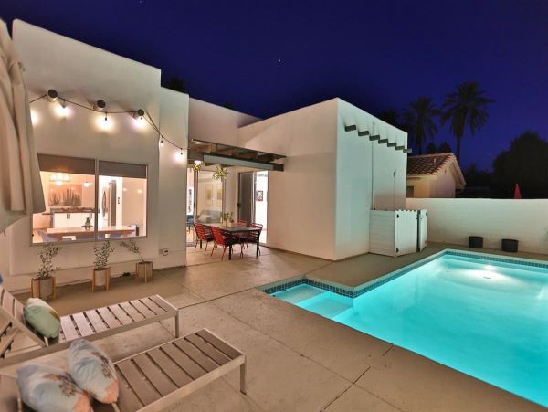 La Quinta 3 Bedroom Home with Deck & Pool