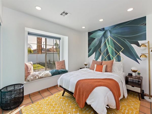 La Quinta 3 Bedroom Home with Deck & Pool