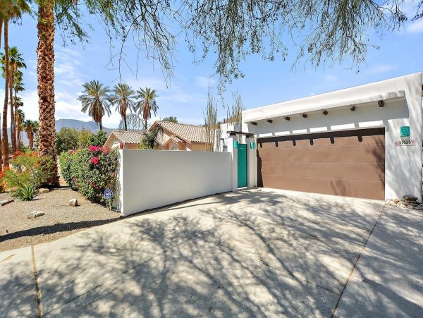 La Quinta 3 Bedroom Home with Deck & Pool