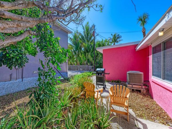 Holmes Beach Two Bedroom Vacation Cottage Walk To Beach