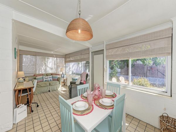Holmes Beach Two Bedroom Vacation Cottage Walk To Beach