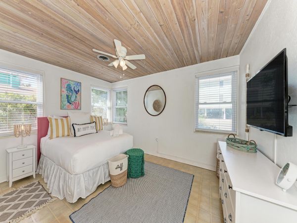 Holmes Beach Two Bedroom Vacation Cottage Walk To Beach