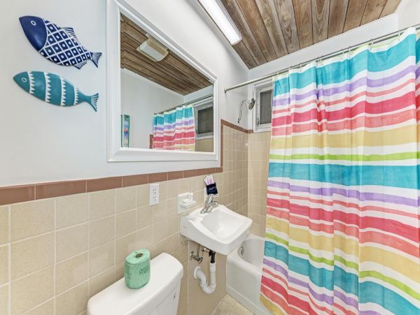 Holmes Beach Two Bedroom Vacation Cottage Walk To Beach
