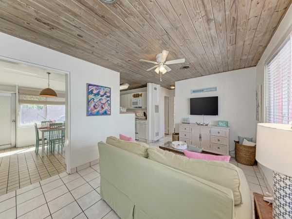 Holmes Beach Two Bedroom Vacation Cottage Walk To Beach