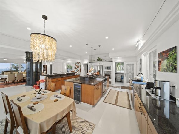 Oceanfront Six Bedroom Rental Estate in Hamakua Coast