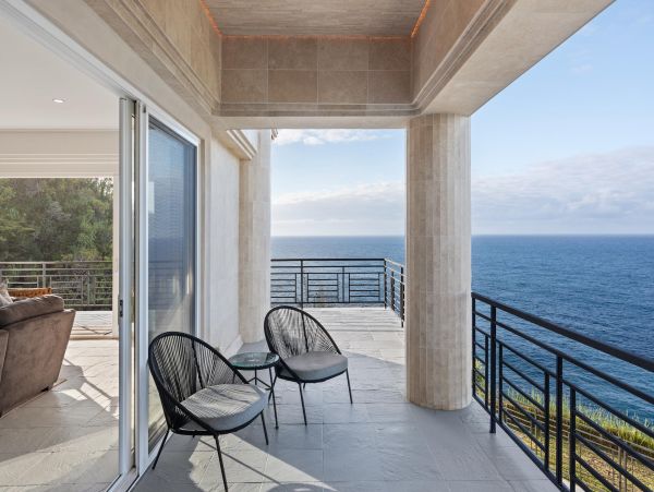 Oceanfront Six Bedroom Rental Estate in Hamakua Coast