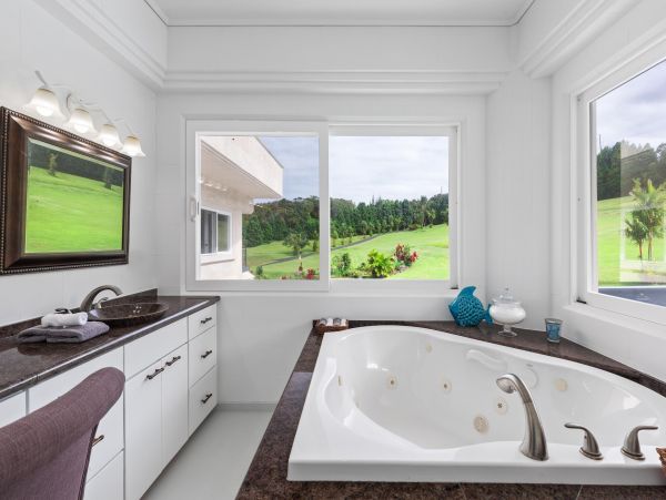 Oceanfront Six Bedroom Rental Estate in Hamakua Coast