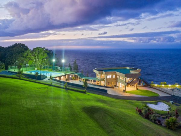 Oceanfront Six Bedroom Rental Estate in Hamakua Coast