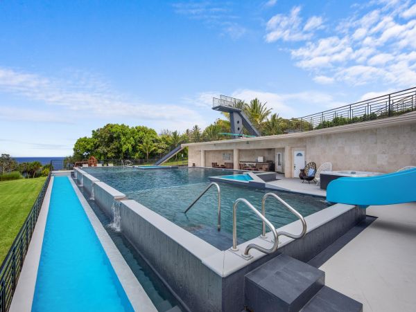 Oceanfront Six Bedroom Rental Estate in Hamakua Coast
