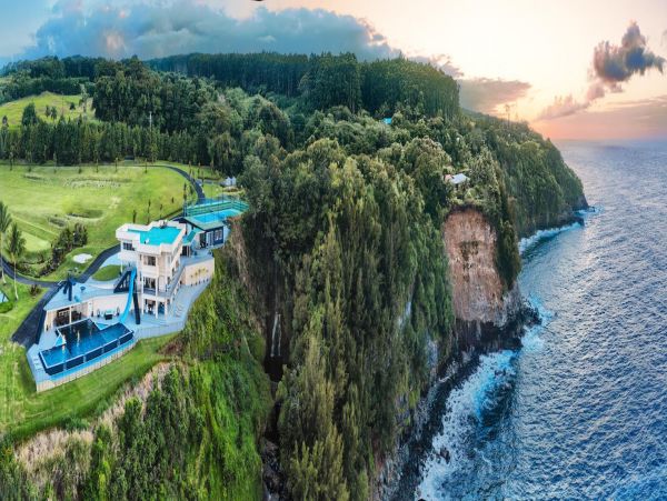Oceanfront Six Bedroom Rental Estate in Hamakua Coast