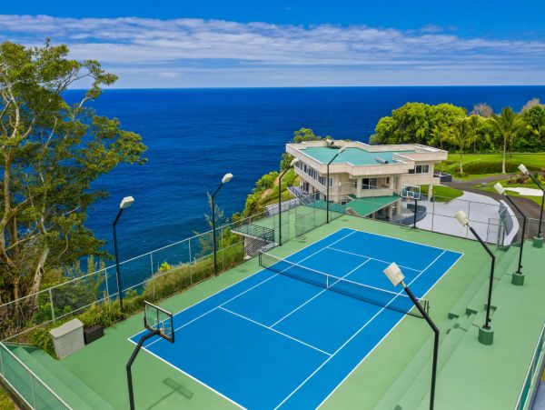 Oceanfront Six Bedroom Rental Estate in Hamakua Coast