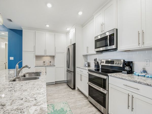 Luxury Bradenton Vacation Condo Two Bedrooms Walk to Beach