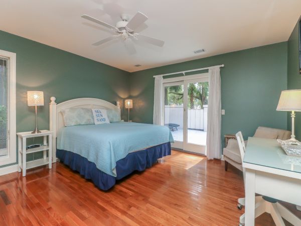 Hilton Head Vacation Home Five Bedrooms with Pool Sleeps 12