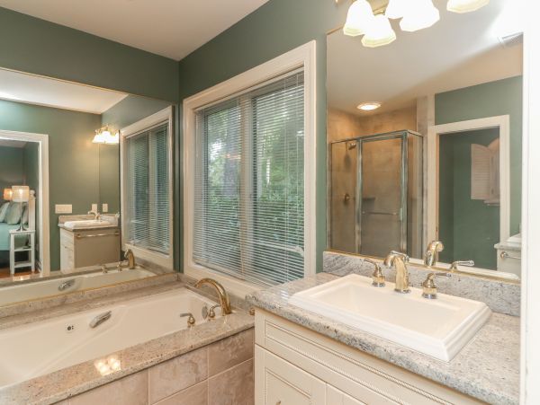 Hilton Head Vacation Home Five Bedrooms with Pool Sleeps 12