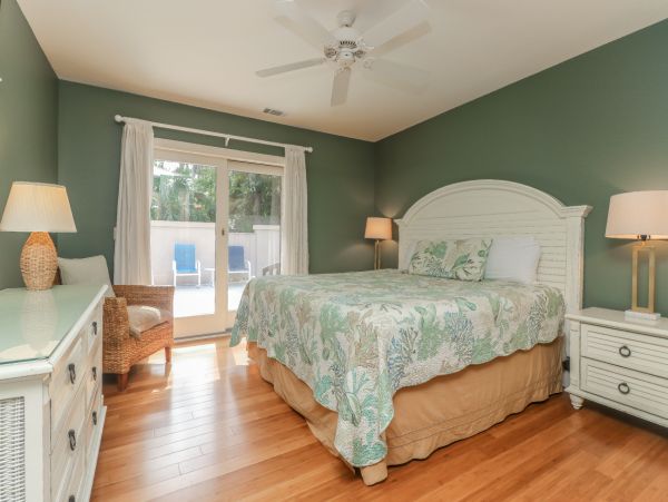 Hilton Head Vacation Home Five Bedrooms with Pool Sleeps 12