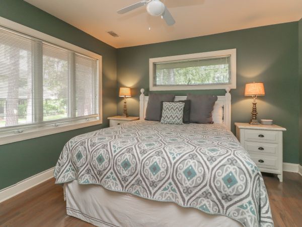 Hilton Head Vacation Home Five Bedrooms with Pool Sleeps 12