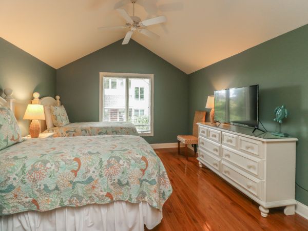 Hilton Head Vacation Home Five Bedrooms with Pool Sleeps 12