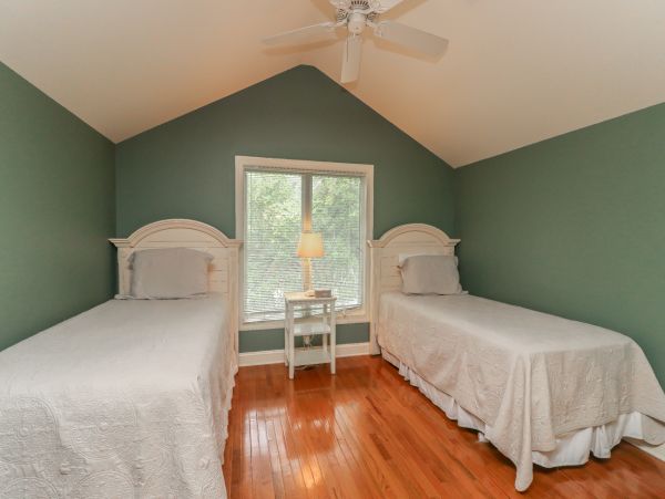 Hilton Head Vacation Home Five Bedrooms with Pool Sleeps 12