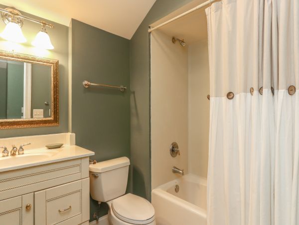 Hilton Head Vacation Home Five Bedrooms with Pool Sleeps 12