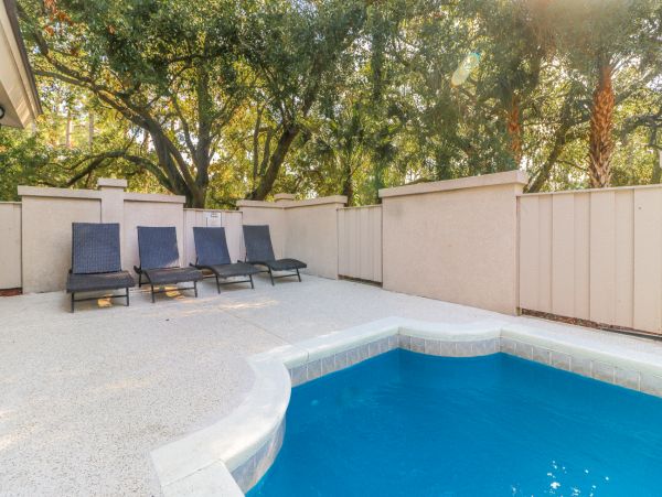 Hilton Head Vacation Home Five Bedrooms with Pool Sleeps 12