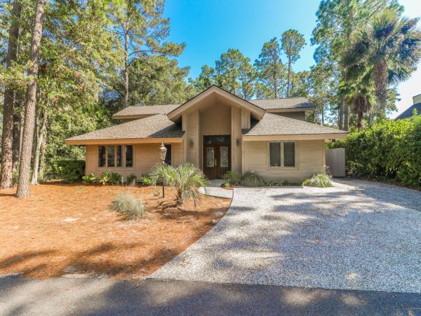 Hilton Head Vacation Home Five Bedrooms with Pool Sleeps 12