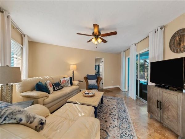 Sarasota 3 Bedroom Home Private Caged Pool & Patio Sleeps 6