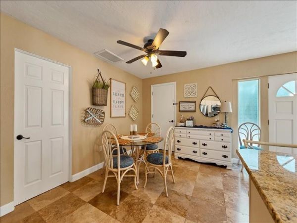 Sarasota 3 Bedroom Home Private Caged Pool & Patio Sleeps 6