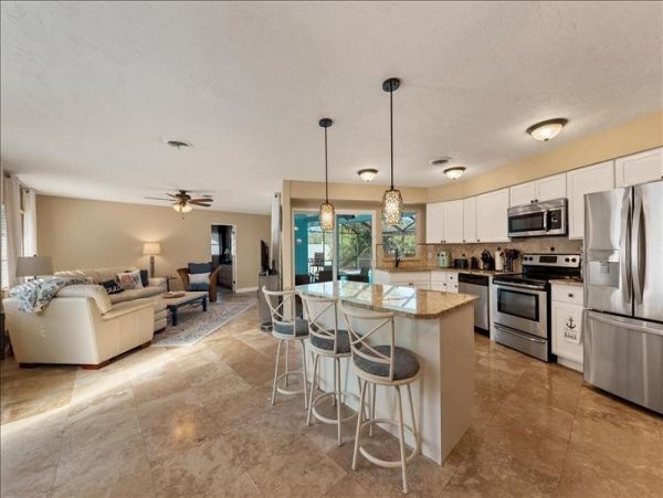 Sarasota 3 Bedroom Home Private Caged Pool & Patio Sleeps 6