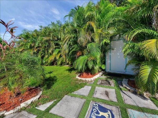 Sarasota 3 Bedroom Home Private Caged Pool & Patio Sleeps 6