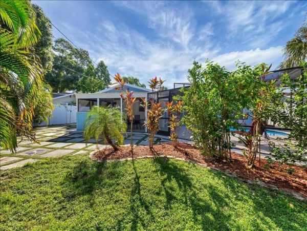 Sarasota 3 Bedroom Home Private Caged Pool & Patio Sleeps 6