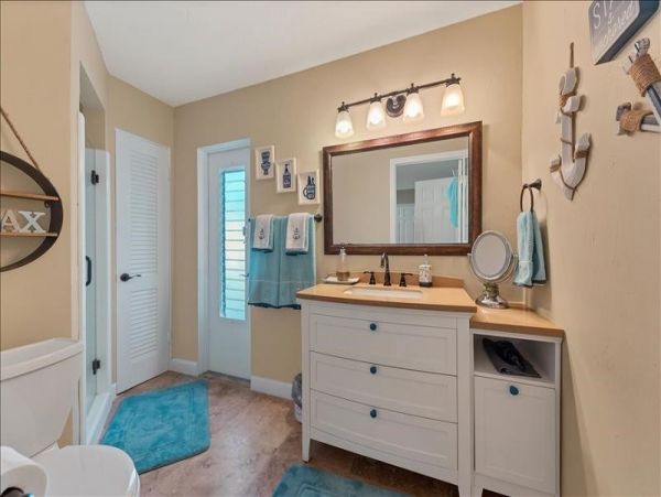 Sarasota 3 Bedroom Home Private Caged Pool & Patio Sleeps 6