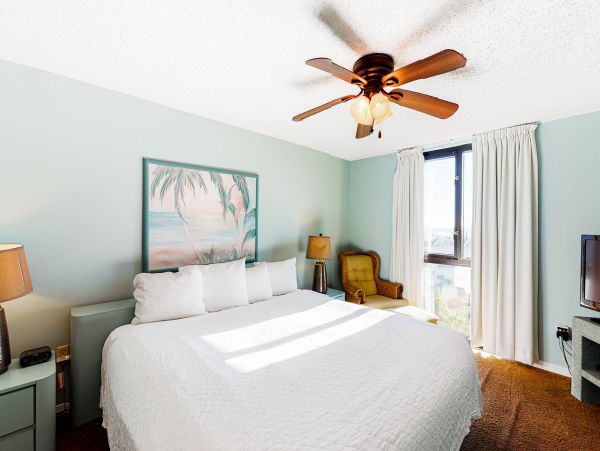 Gorgeous 3 Bedroom Condo Partial View of the Gulf Sleeps 10