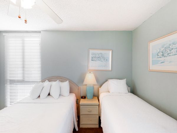Gorgeous 3 Bedroom Condo Partial View of the Gulf Sleeps 10