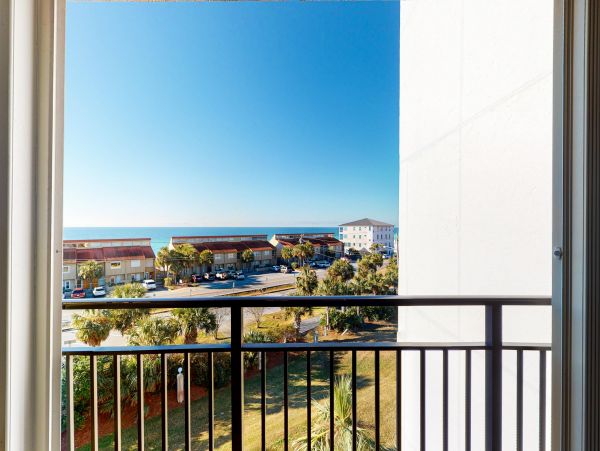Gorgeous 3 Bedroom Condo Partial View of the Gulf Sleeps 10