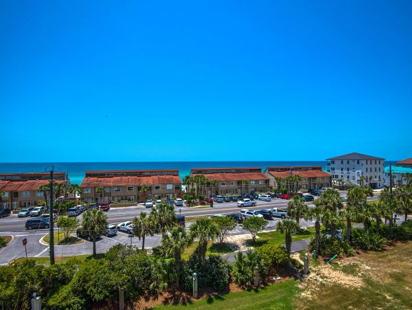 Gorgeous 3 Bedroom Condo Partial View of the Gulf Sleeps 10