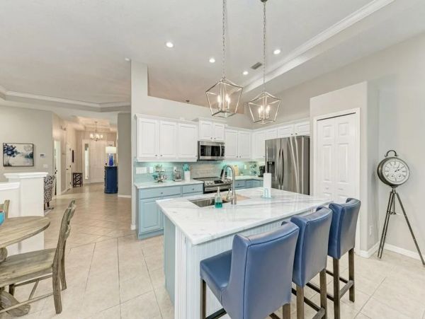 Parrish Three Bedroom Vacation Home with Caged Pool Sleeps 8