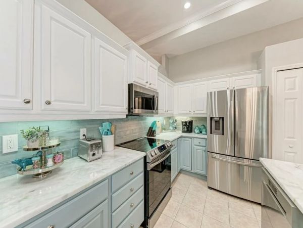 Parrish Three Bedroom Vacation Home with Caged Pool Sleeps 8