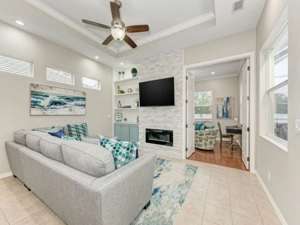 Parrish Three Bedroom Vacation Home with Caged Pool Sleeps 8