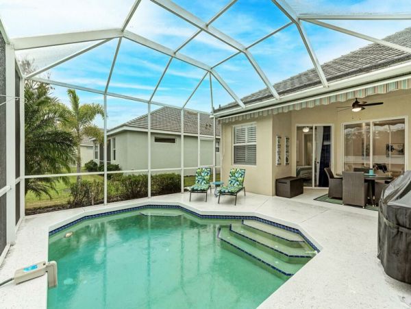 Parrish Three Bedroom Vacation Home with Caged Pool Sleeps 8