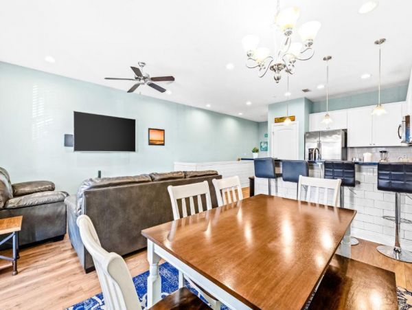 Dog-Friendly 3 Bedroom Destin Townhome with Shared Pool