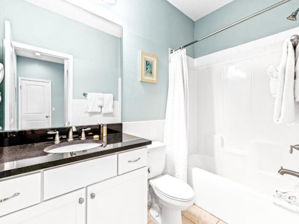Dog-Friendly 3 Bedroom Destin Townhome with Shared Pool