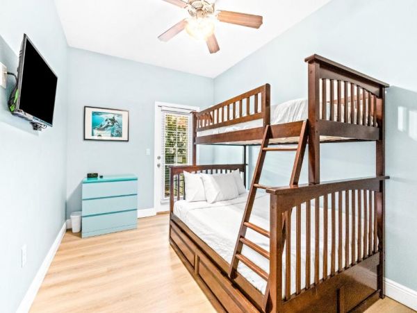 Dog-Friendly 3 Bedroom Destin Townhome with Shared Pool