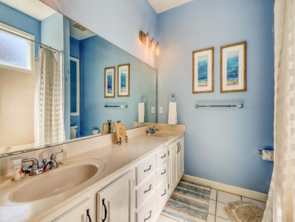 Gorgeous 3 Bedroom Coastal Home with Private & Shared Pools