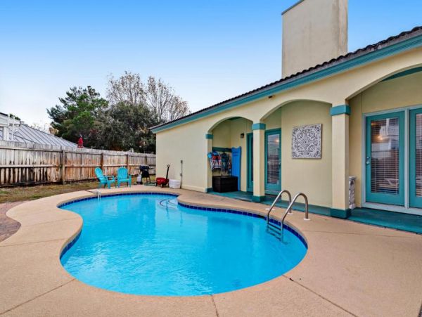 Gorgeous 3 Bedroom Coastal Home with Private & Shared Pools