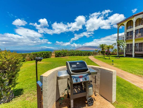 Spacious Maui 3 Bedroom Condo with Shared Pool Sleeps 8