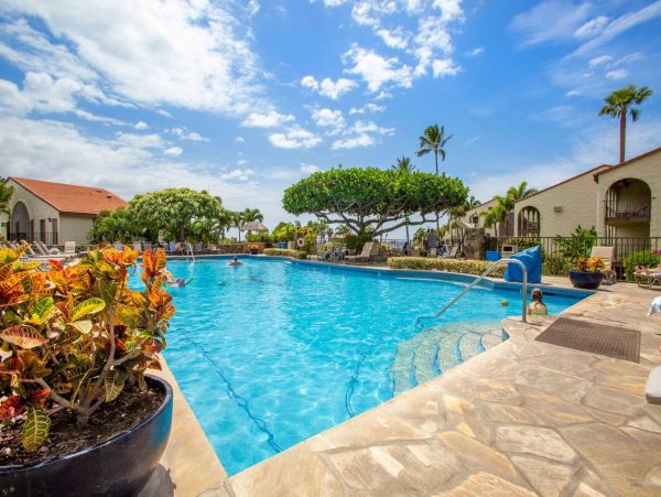 Spacious Maui 3 Bedroom Condo with Shared Pool Sleeps 8