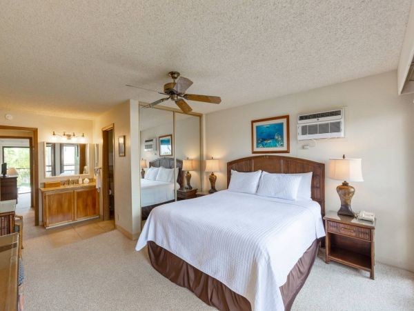 Spacious Maui 3 Bedroom Condo with Shared Pool Sleeps 8